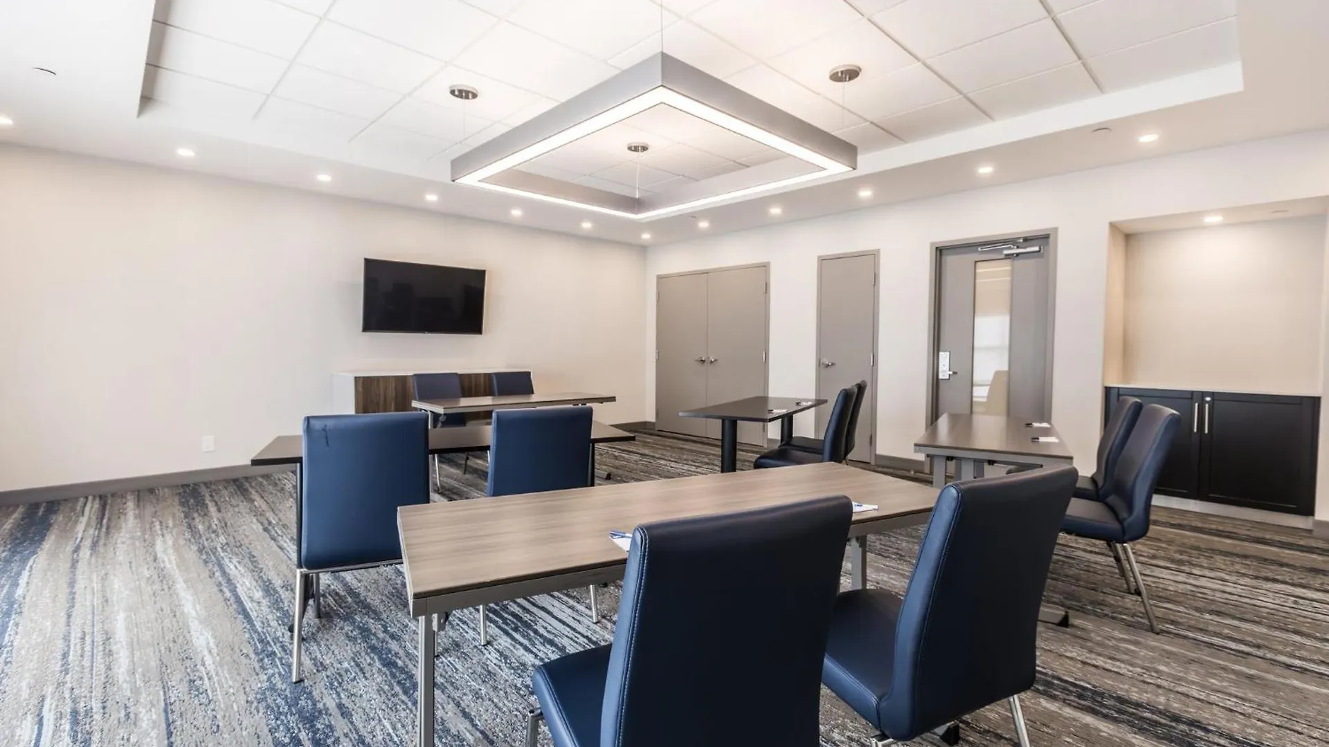 Holiday Inn Express Toronto-North York By Ihg 3*, Toronto