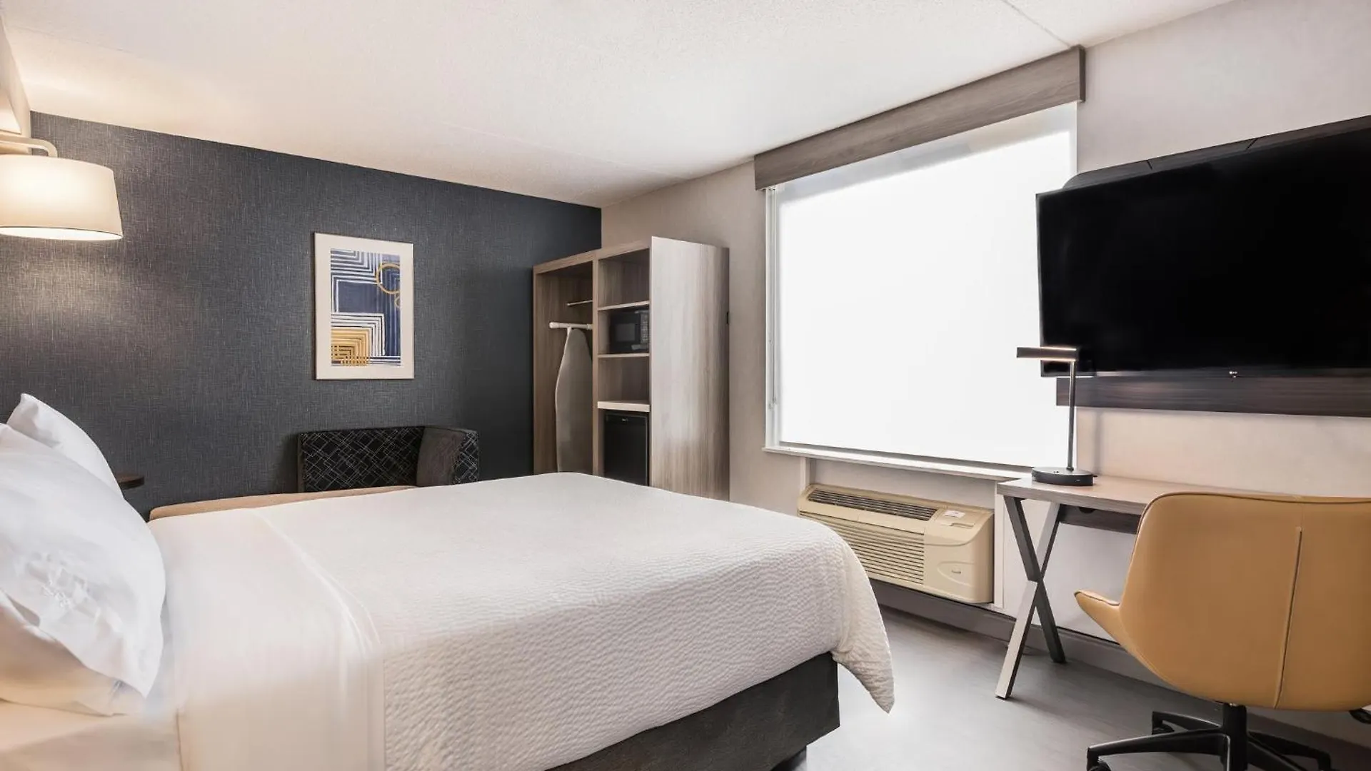 Holiday Inn Express Toronto-North York By Ihg 3*, Toronto