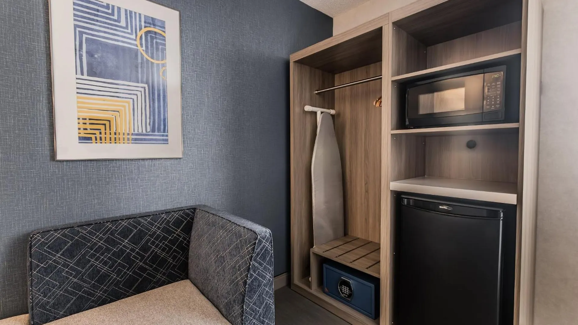 Holiday Inn Express Toronto-North York By Ihg Hotel