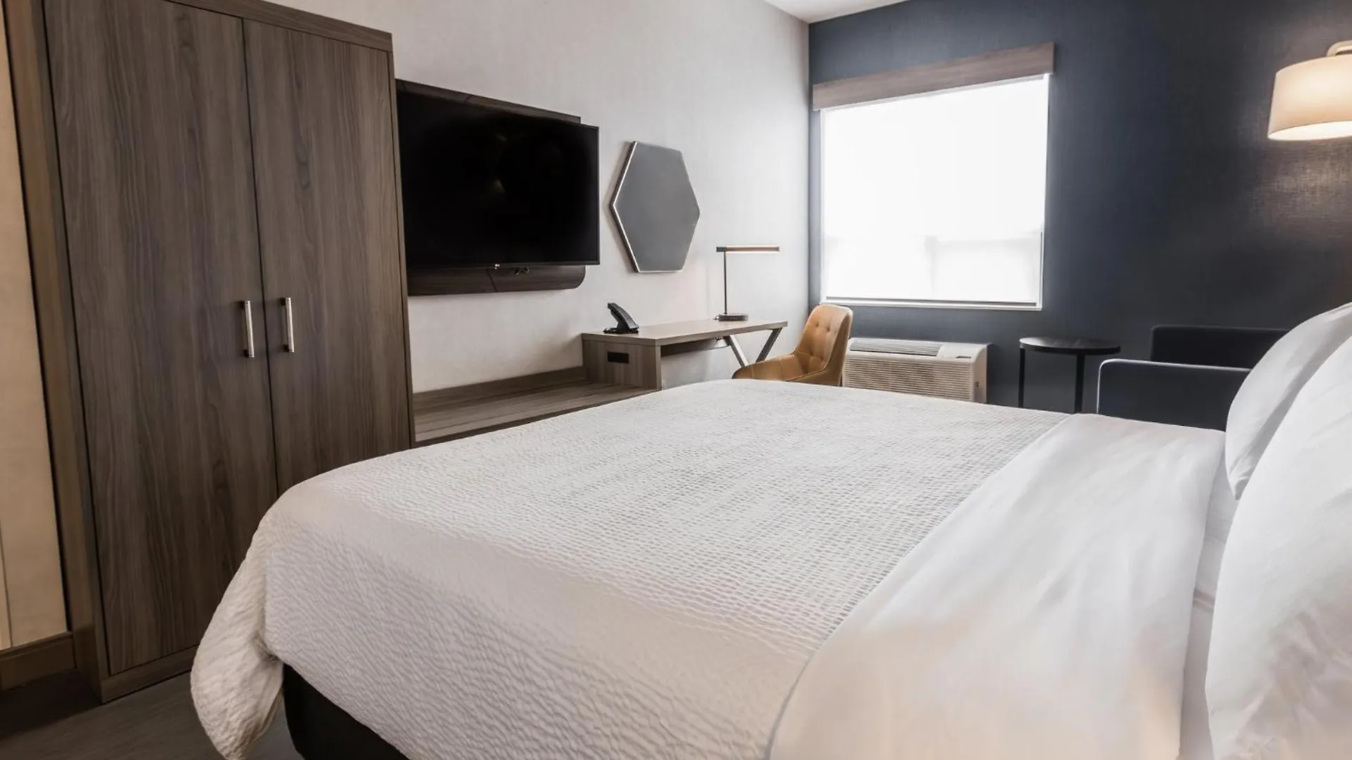 Holiday Inn Express Toronto-North York By Ihg Hotel Toronto