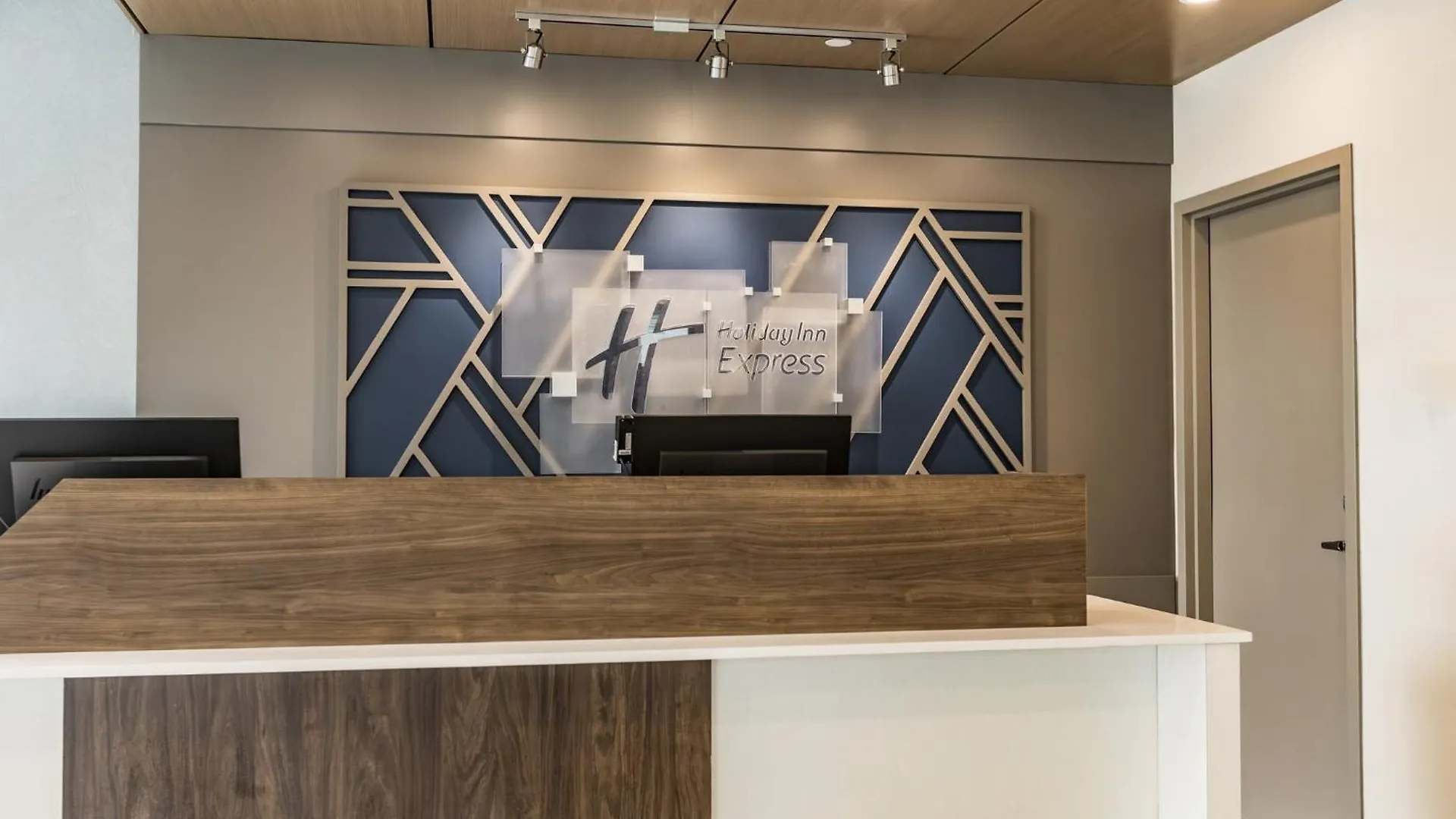 Hotel Holiday Inn Express Toronto-North York By Ihg