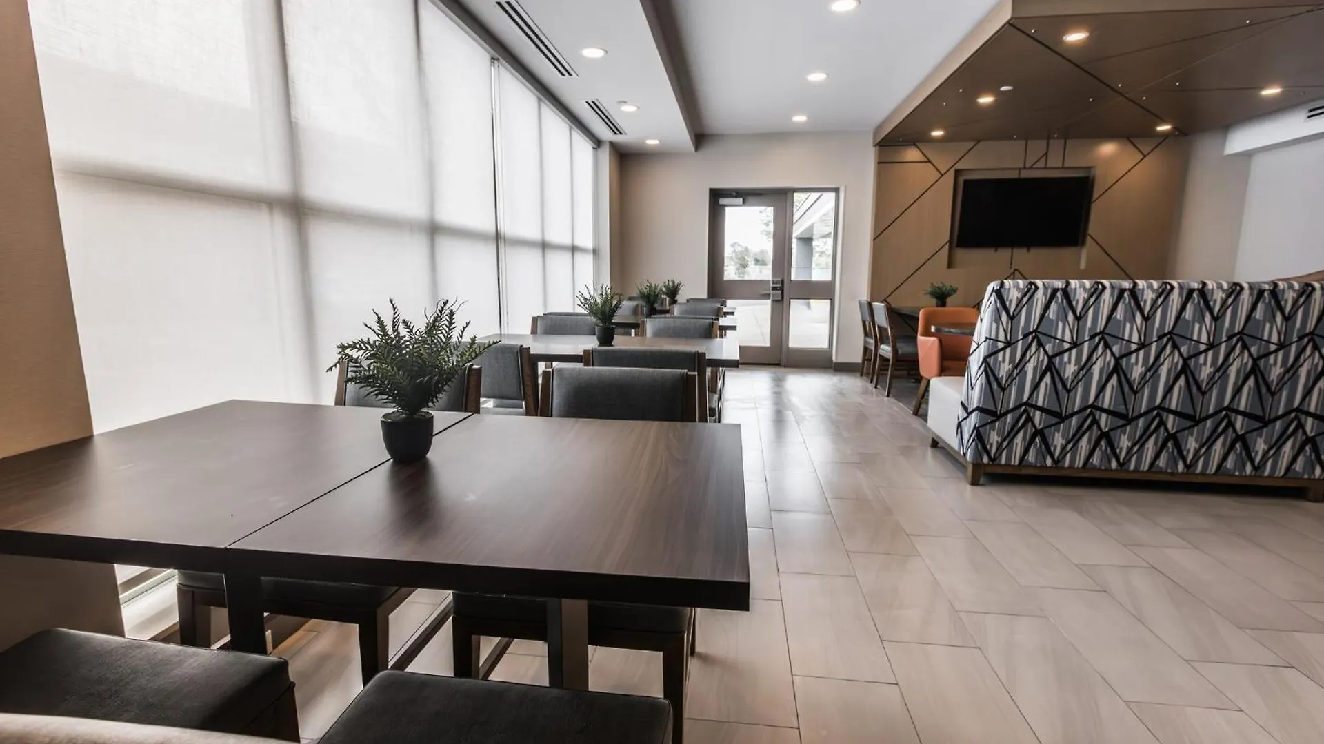Holiday Inn Express Toronto-North York By Ihg 3*, Toronto Kanada