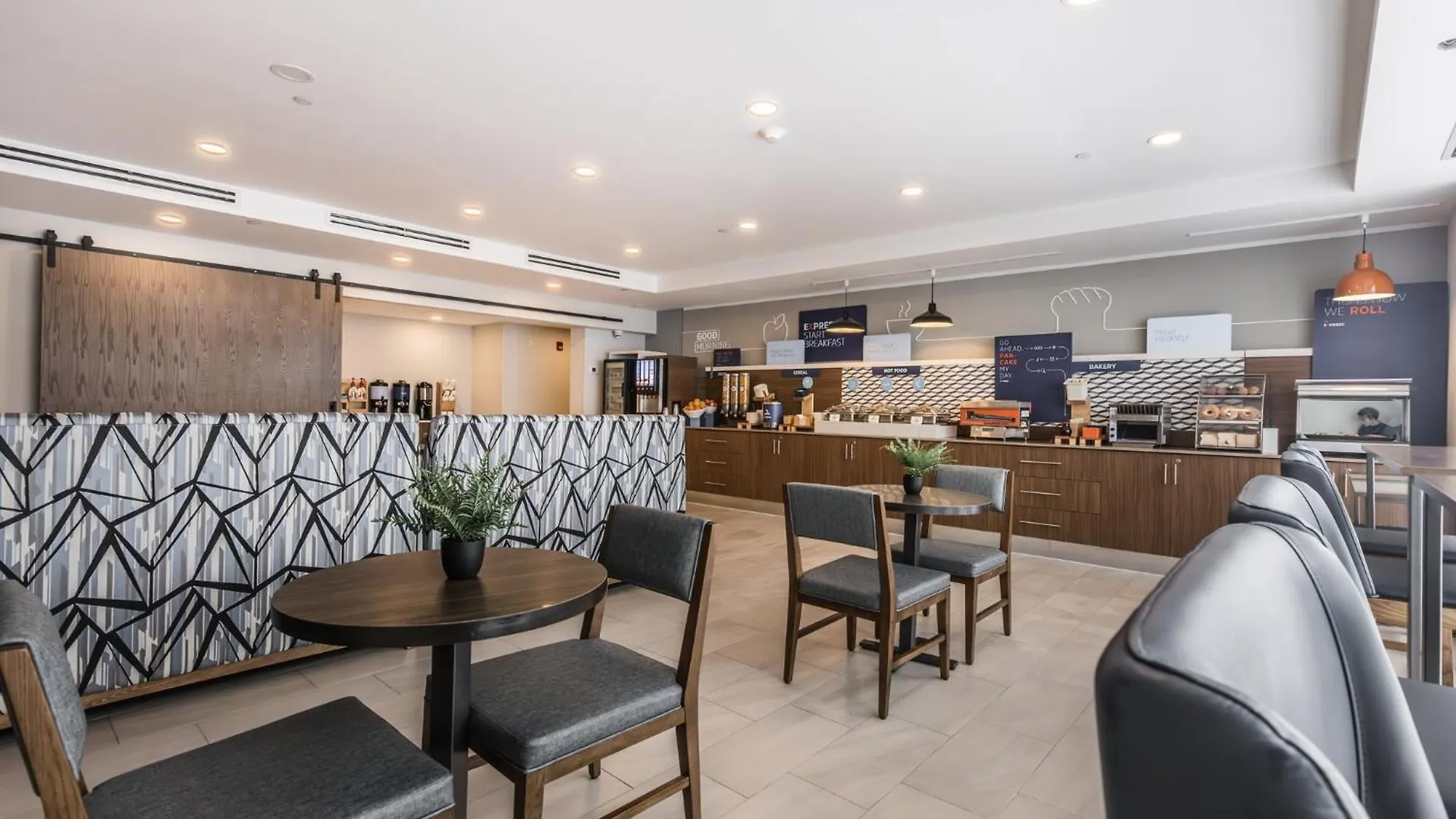 Holiday Inn Express Toronto-North York By Ihg Hotel Toronto