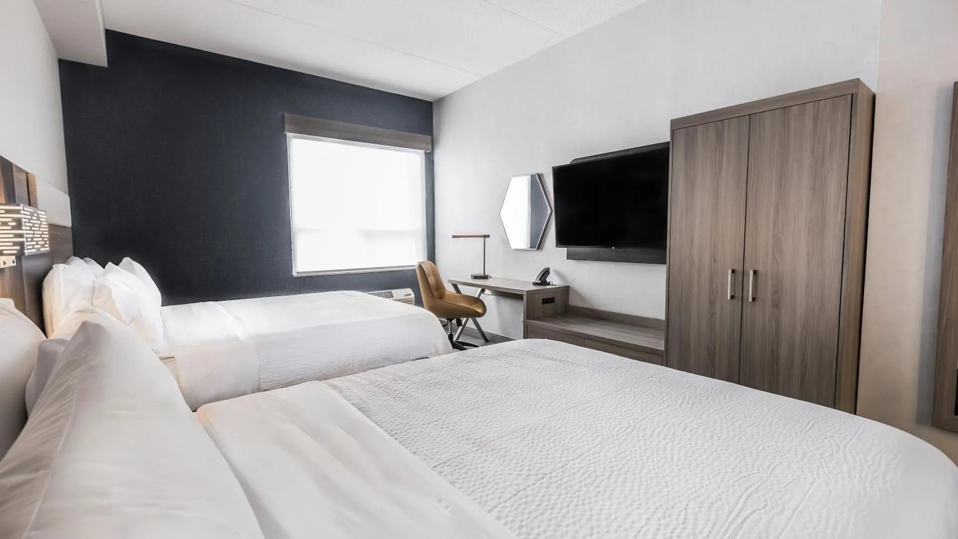 Holiday Inn Express Toronto-North York By Ihg 3*, Toronto