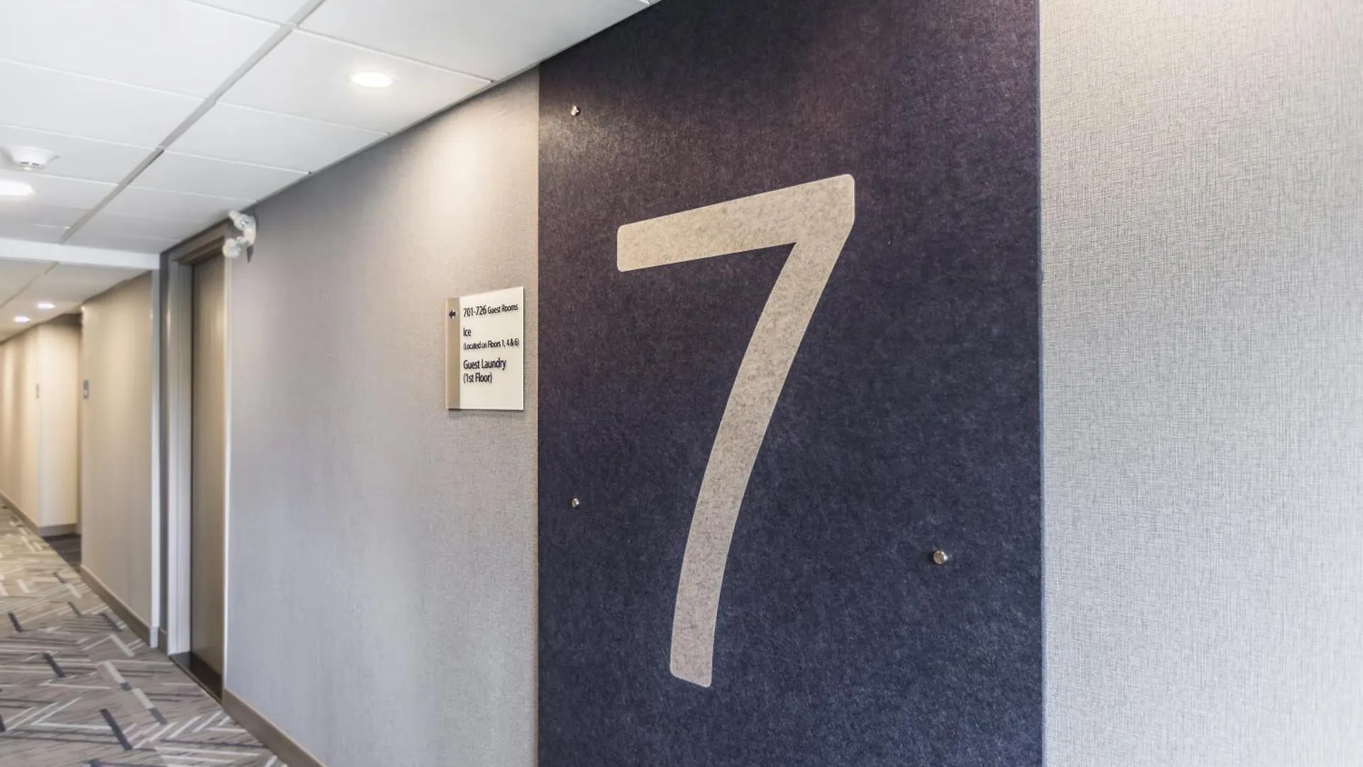Hotel Holiday Inn Express Toronto-North York By Ihg