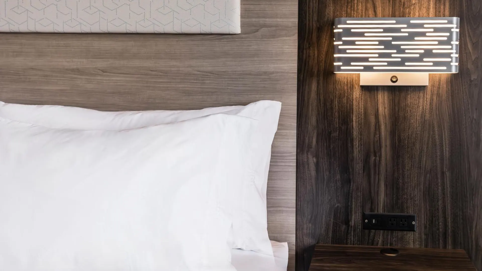 Holiday Inn Express Toronto-North York By Ihg Hotel