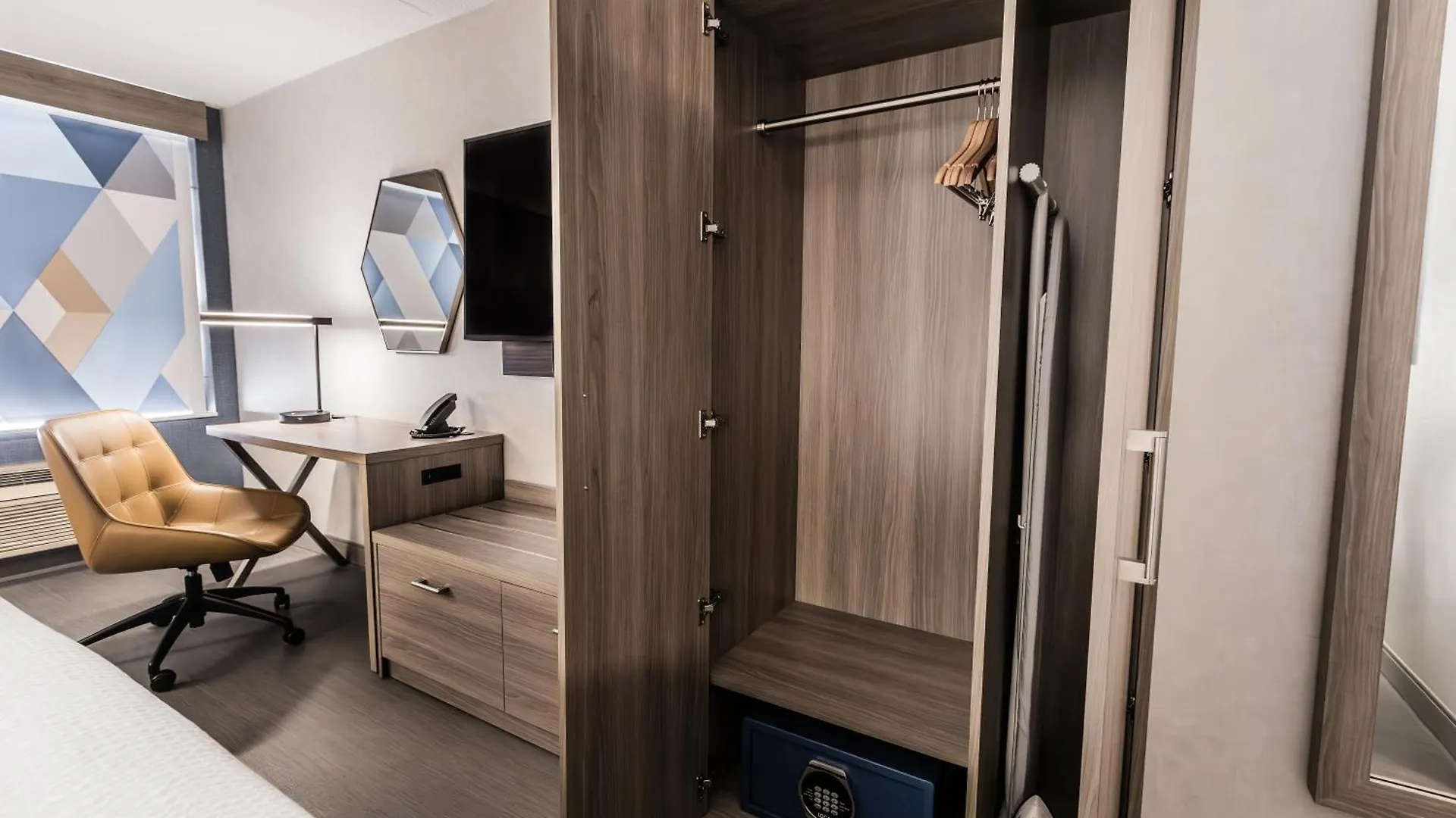 Holiday Inn Express Toronto-North York By Ihg 3*, Toronto Canada